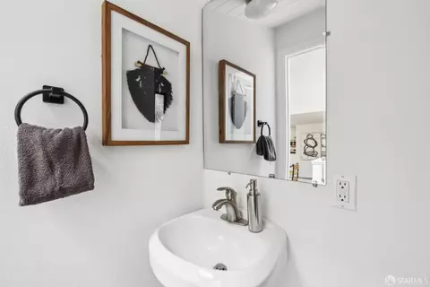 Bath - 1395 Alvarado Rd, Berkeley, CA 94705 photo 1 of 12
