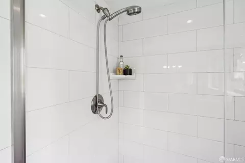 Bath - 1395 Alvarado Rd, Berkeley, CA 94705 photo 6 of 12