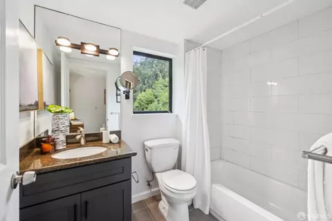 Bath - 1395 Alvarado Rd, Berkeley, CA 94705 photo 8 of 12