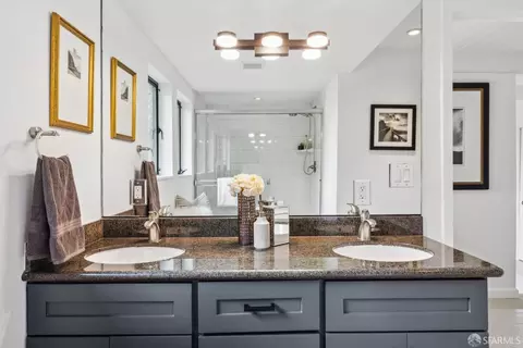 Bath - 1395 Alvarado Rd, Berkeley, CA 94705 photo 5 of 12