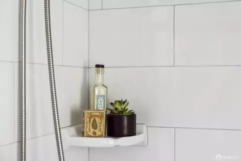 Bath - 1395 Alvarado Rd, Berkeley, CA 94705 photo 7 of 12
