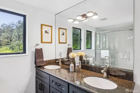 Bath - 1395 Alvarado Rd, Berkeley, CA 94705 photo 4 of 12