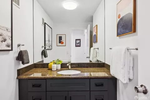 Bath - 1395 Alvarado Rd, Berkeley, CA 94705 photo 12 of 12