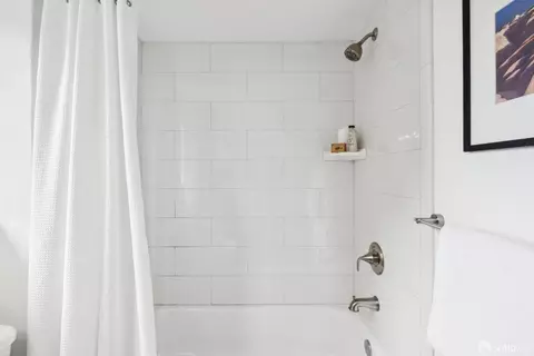 Bath - 1395 Alvarado Rd, Berkeley, CA 94705 photo 11 of 12