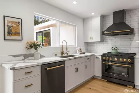 Kitchen - 1019 Rio Vista Dr, Pacifica, CA 94044 photo 10 of 15