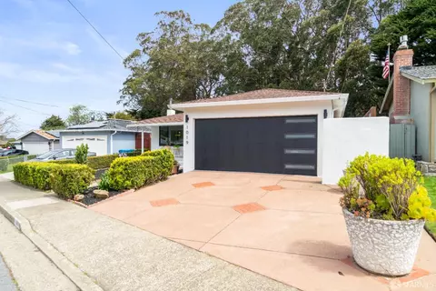 Exterior - 1019 Rio Vista Dr, Pacifica, CA 94044 photo 2 of 16