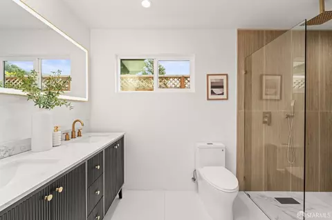 Bath - 1019 Rio Vista Dr, Pacifica, CA 94044 photo 1 of 11