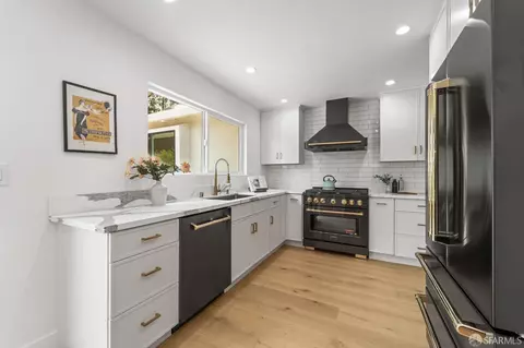 Kitchen - 1019 Rio Vista Dr, Pacifica, CA 94044 photo 12 of 15