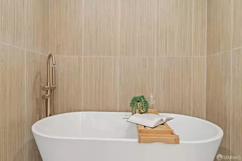 Bath - 1019 Rio Vista Dr, Pacifica, CA 94044 photo 6 of 11