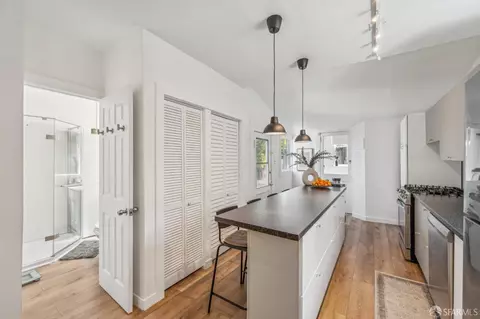 Entry Way - 411 Clipper St, San Francisco, CA 94114 photo 4 of 5