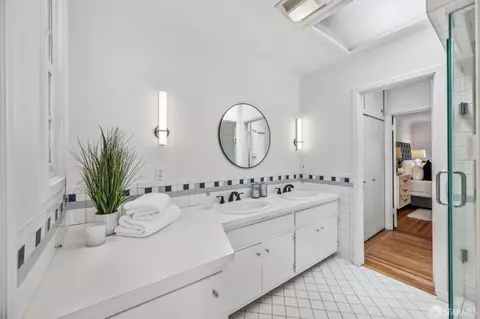 Bath - 25 Roselyn Ter, San Francisco, CA 94118 photo 2 of 6