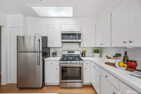 Kitchen - 25 Roselyn Ter, San Francisco, CA 94118 photo 4 of 6