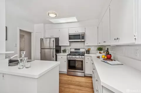 Kitchen - 25 Roselyn Ter, San Francisco, CA 94118 photo 3 of 6