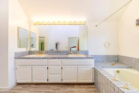 Bath - 3370 Longview Ct, San Pablo, CA 94806 photo 3 of 9