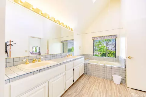 Bath - 3370 Longview Ct, San Pablo, CA 94806 photo 2 of 9