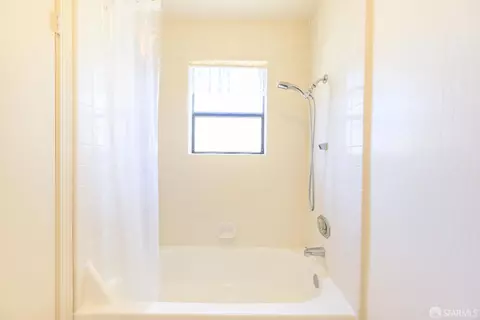 Bath - 3370 Longview Ct, San Pablo, CA 94806 photo 7 of 9