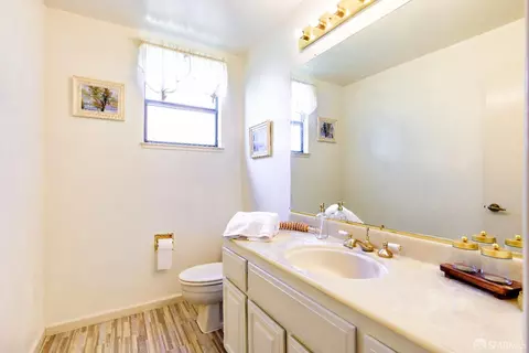 Bath - 3370 Longview Ct, San Pablo, CA 94806 photo 1 of 9