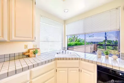 Kitchen - 3370 Longview Ct, San Pablo, CA 94806 photo 7 of 10