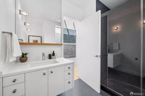 Bath - 30 Bird St, San Francisco, CA 94110 photo 1 of 8