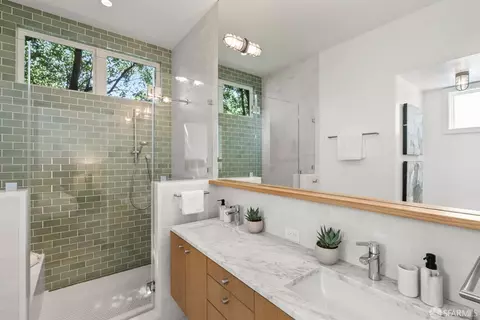 Bath - 30 Bird St, San Francisco, CA 94110 photo 3 of 8
