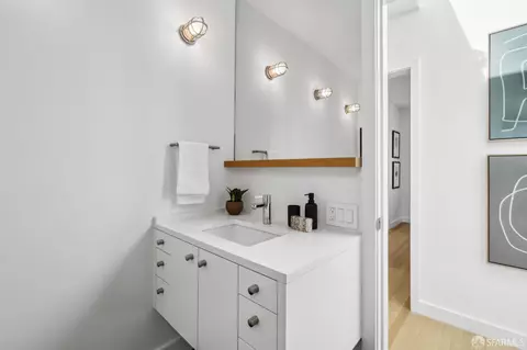 Bath - 30 Bird St, San Francisco, CA 94110 photo 2 of 8