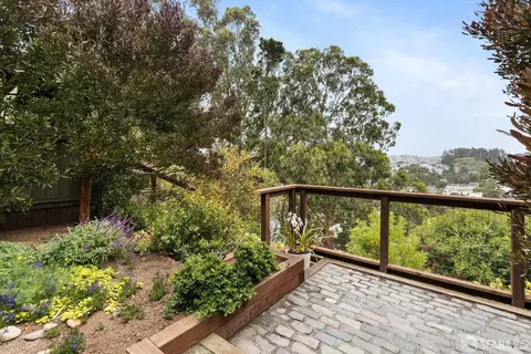 Exterior - 151 Moffitt St, San Francisco, CA 94131 photo 4 of 7