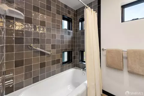 Bath - 151 Moffitt St, San Francisco, CA 94131 photo 3 of 3