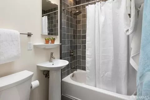 Bath - 151 Moffitt St, San Francisco, CA 94131 photo 1 of 3