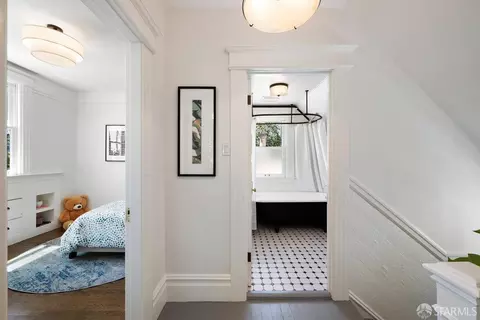 Entry Way - 280 Andover St, San Francisco, CA 94110 photo 2 of 2