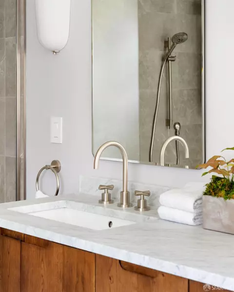 Bath - 19 Jordan Ave, San Francisco, CA 94118 photo 2 of 8