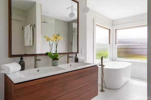 Bath - 19 Jordan Ave, San Francisco, CA 94118 photo 8 of 8