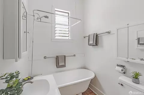Bath - 99 Manchester St, San Francisco, CA 94110 photo 2 of 2