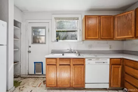 Kitchen - 2714 Diamond St, San Francisco, CA 94131 photo 4 of 4