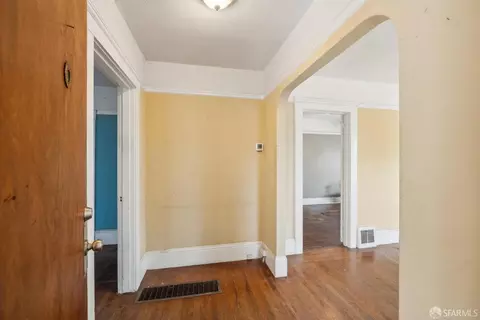 Entry Way - 2714 Diamond St, San Francisco, CA 94131 photo 2 of 6