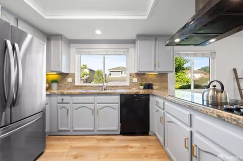 Kitchen - 1806 Evalane Way, Concord, CA 94519 photo 6 of 9