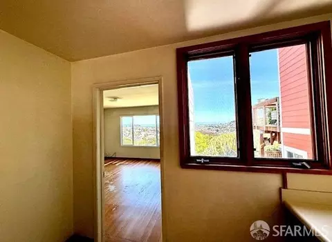 Entry Way - 165 Burnside Ave, San Francisco, CA 94131 photo 3 of 3