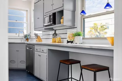 Kitchen - 90 Arago St, San Francisco, CA 94112 photo 6 of 7