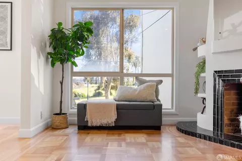 Living - 90 Arago St, San Francisco, CA 94112 photo 2 of 5
