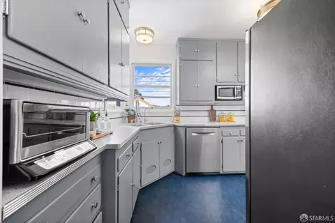 Kitchen - 90 Arago St, San Francisco, CA 94112 photo 5 of 7