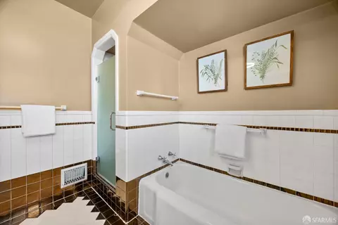 Bath - 90 Arago St, San Francisco, CA 94112 photo 3 of 6