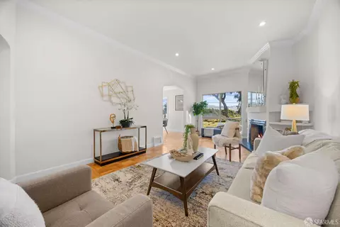 Living - 90 Arago St, San Francisco, CA 94112 photo 3 of 5