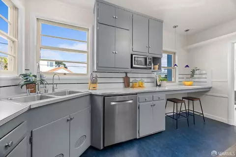 Kitchen - 90 Arago St, San Francisco, CA 94112 photo 4 of 7