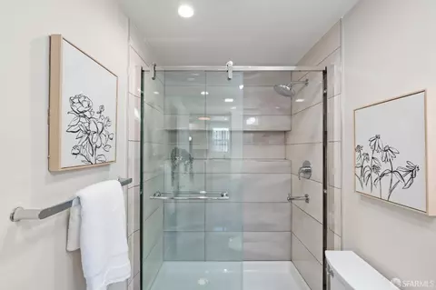 Bath - 74 Crane St, San Francisco, CA 94124 photo 11 of 14