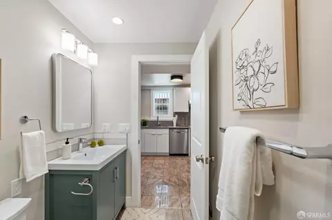 Bath - 74 Crane St, San Francisco, CA 94124 photo 10 of 14