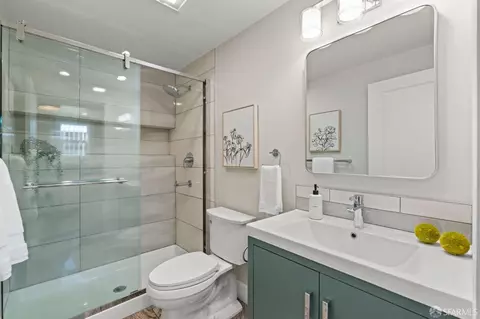 Bath - 74 Crane St, San Francisco, CA 94124 photo 8 of 14