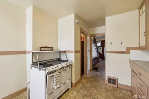 Entry Way - 47 Curtis St, San Francisco, CA 94112 photo 1 of 1