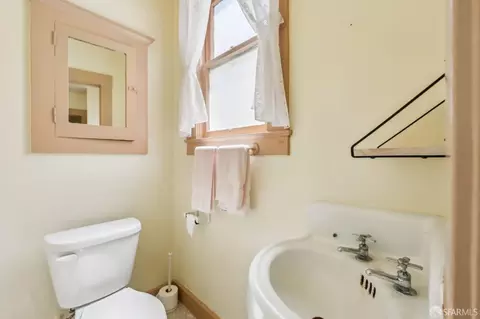 Bath - 47 Curtis St, San Francisco, CA 94112 photo 1 of 2