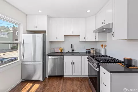Kitchen - 124 Valmar Ter, San Francisco, CA 94112 photo 3 of 4