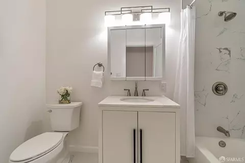 Bath - 678 Vienna St, San Francisco, CA 94112 photo 1 of 2