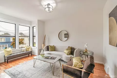 Living - 678 Vienna St, San Francisco, CA 94112 photo 1 of 4